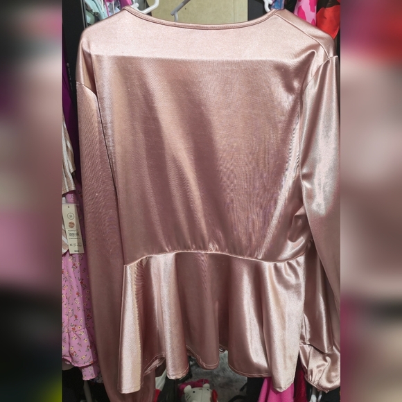 🍂🍁Fashion Nova 3x Satin Peplum Top - Picture 4 of 5